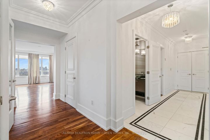 Photo 2 at 805c - 662 Sheppard Avenue E, Bayview Village, Toronto