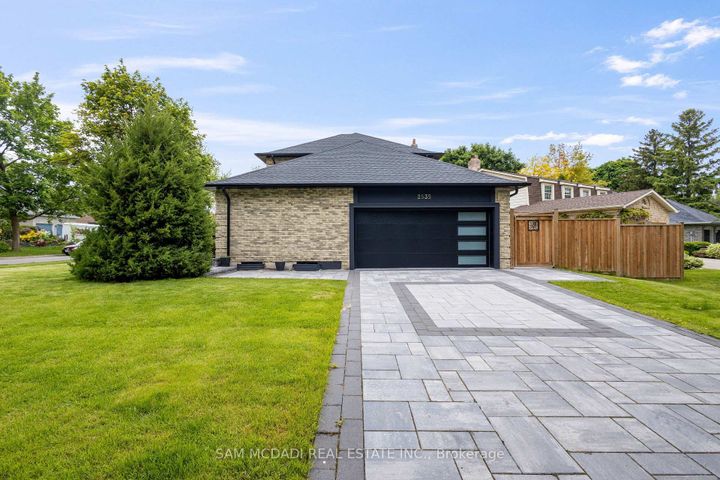 Photo 1 at 2535 Robin Drive, Sheridan, Mississauga