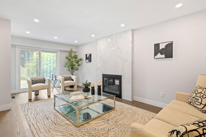 Photo 5 at 2535 Robin Drive, Sheridan, Mississauga