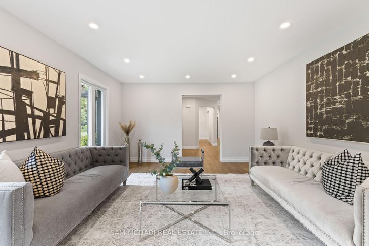 Photo 7 at 2535 Robin Drive, Sheridan, Mississauga