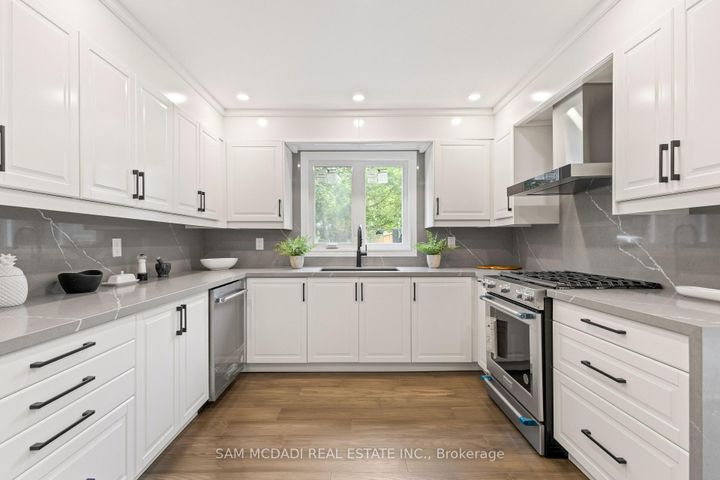 Photo 11 at 2535 Robin Drive, Sheridan, Mississauga