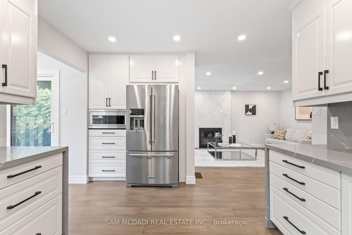 Photo 12 at 2535 Robin Drive, Sheridan, Mississauga