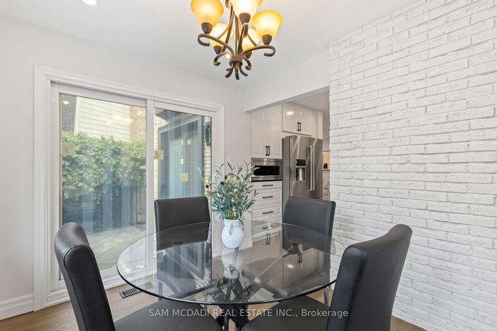 Photo 14 at 2535 Robin Drive, Sheridan, Mississauga