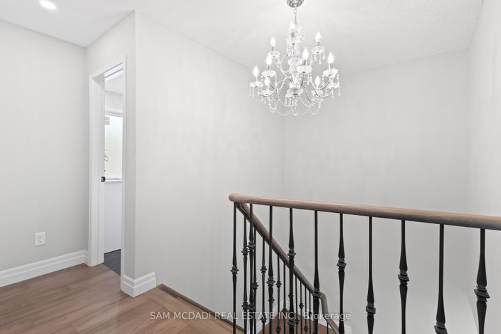 Photo 17 at 2535 Robin Drive, Sheridan, Mississauga