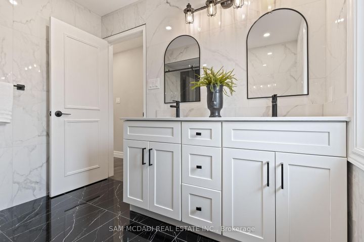 Photo 20 at 2535 Robin Drive, Sheridan, Mississauga