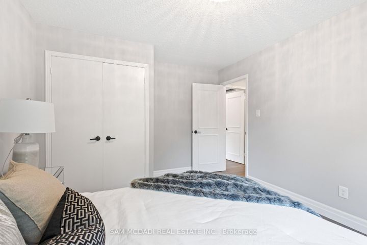 Photo 25 at 2535 Robin Drive, Sheridan, Mississauga