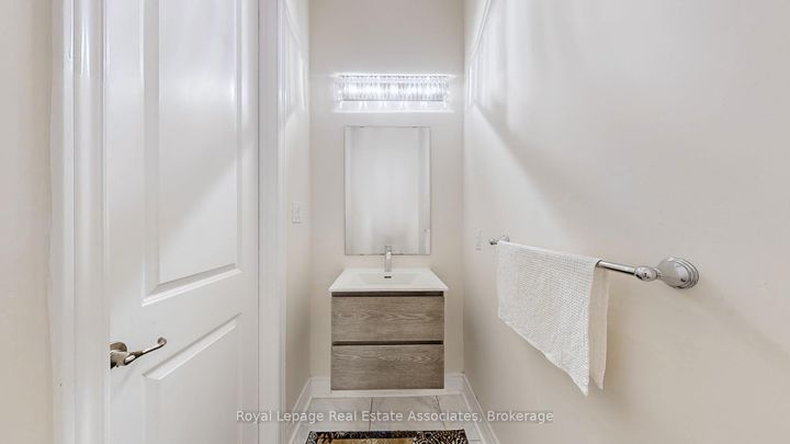 Photo 16 at 212 Niagara Trail, Georgetown, Halton Hills