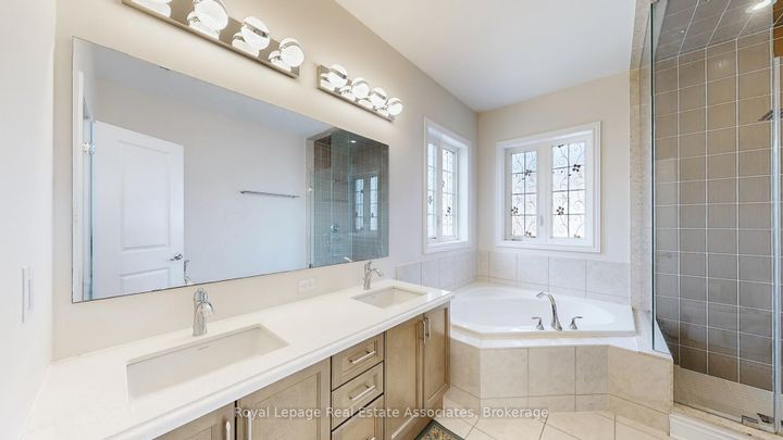 Photo 21 at 212 Niagara Trail, Georgetown, Halton Hills