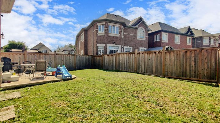 Photo 38 at 212 Niagara Trail, Georgetown, Halton Hills