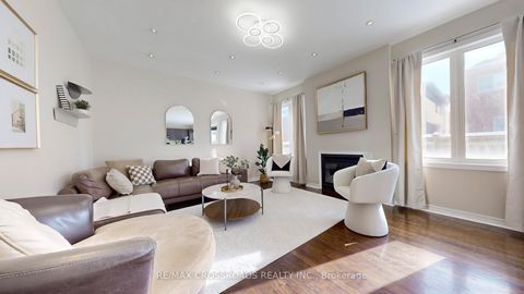 Photo 3 at 122 Destino Crescent, Vellore Village, Vaughan