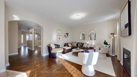 Photo 4 at 122 Destino Crescent, Vellore Village, Vaughan