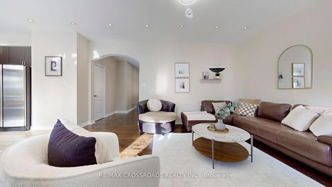 Photo 5 at 122 Destino Crescent, Vellore Village, Vaughan