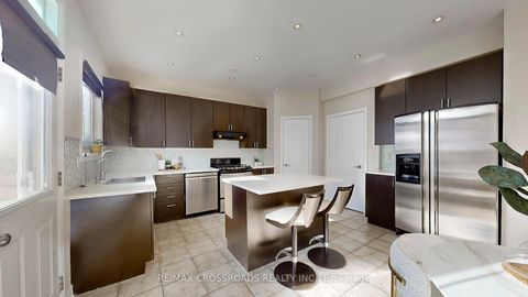 Photo 7 at 122 Destino Crescent, Vellore Village, Vaughan