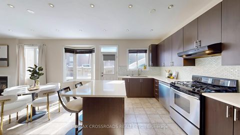 Photo 8 at 122 Destino Crescent, Vellore Village, Vaughan