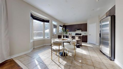 Photo 11 at 122 Destino Crescent, Vellore Village, Vaughan