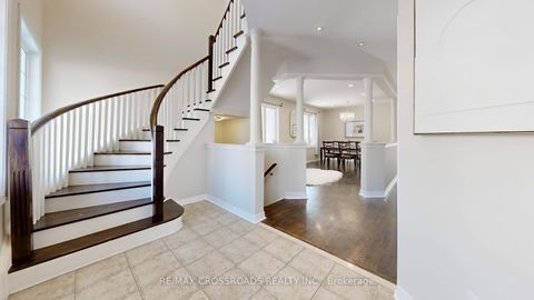 Photo 17 at 122 Destino Crescent, Vellore Village, Vaughan