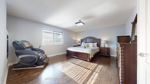 Photo 20 at 122 Destino Crescent, Vellore Village, Vaughan