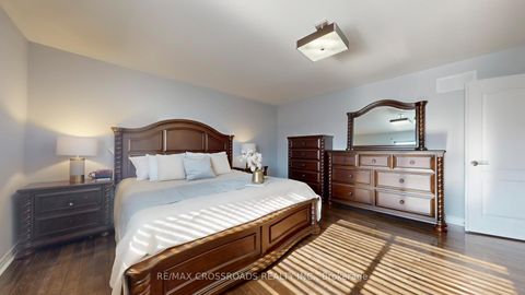 Photo 21 at 122 Destino Crescent, Vellore Village, Vaughan