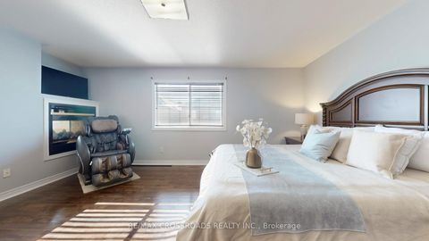 Photo 22 at 122 Destino Crescent, Vellore Village, Vaughan