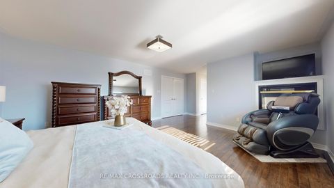 Photo 23 at 122 Destino Crescent, Vellore Village, Vaughan