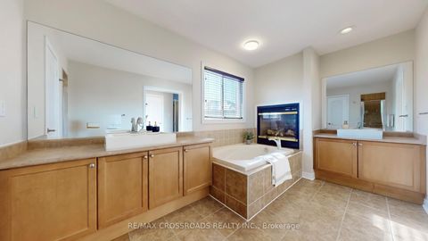 Photo 24 at 122 Destino Crescent, Vellore Village, Vaughan