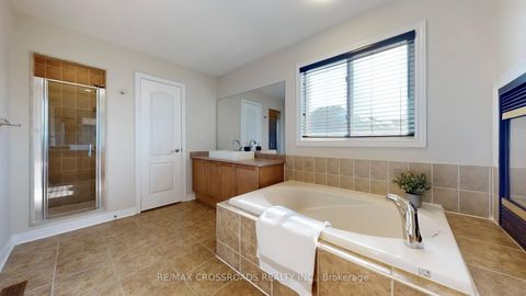 Photo 25 at 122 Destino Crescent, Vellore Village, Vaughan
