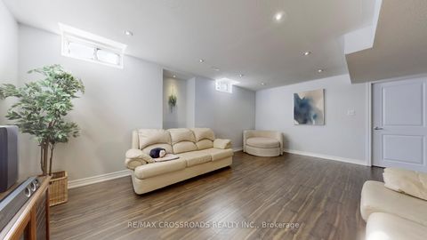 Photo 35 at 122 Destino Crescent, Vellore Village, Vaughan