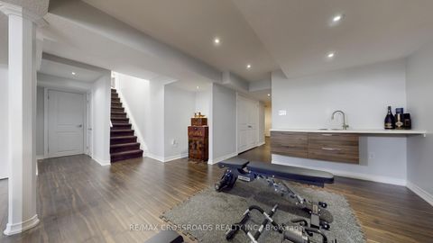 Photo 36 at 122 Destino Crescent, Vellore Village, Vaughan