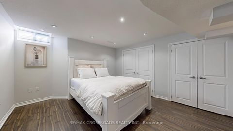 Photo 38 at 122 Destino Crescent, Vellore Village, Vaughan