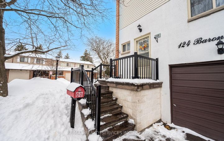 Photo 4 at 124 - 124 Baronwood Court, Brampton North, Brampton