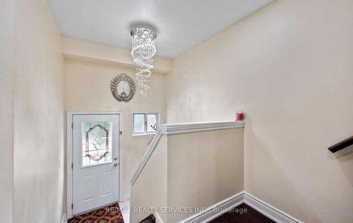 Photo 6 at 124 - 124 Baronwood Court, Brampton North, Brampton