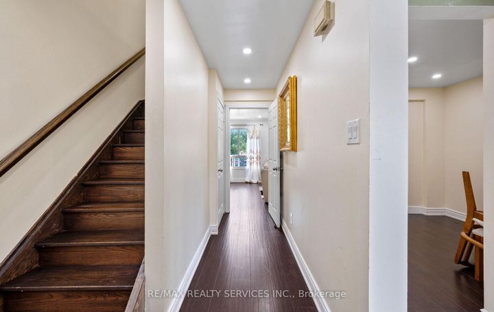 Photo 7 at 124 - 124 Baronwood Court, Brampton North, Brampton