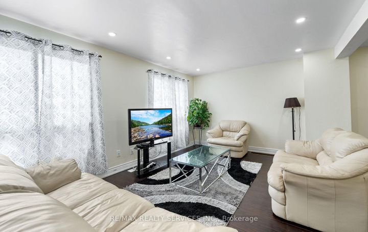 Photo 9 at 124 - 124 Baronwood Court, Brampton North, Brampton