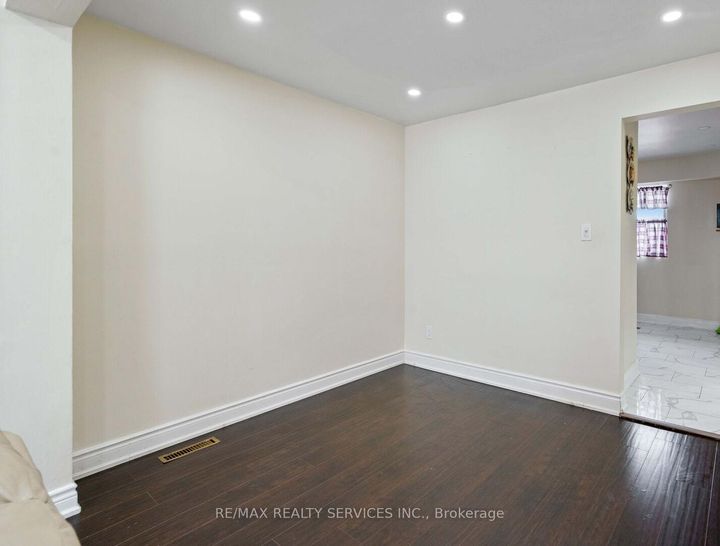 Photo 14 at 124 - 124 Baronwood Court, Brampton North, Brampton