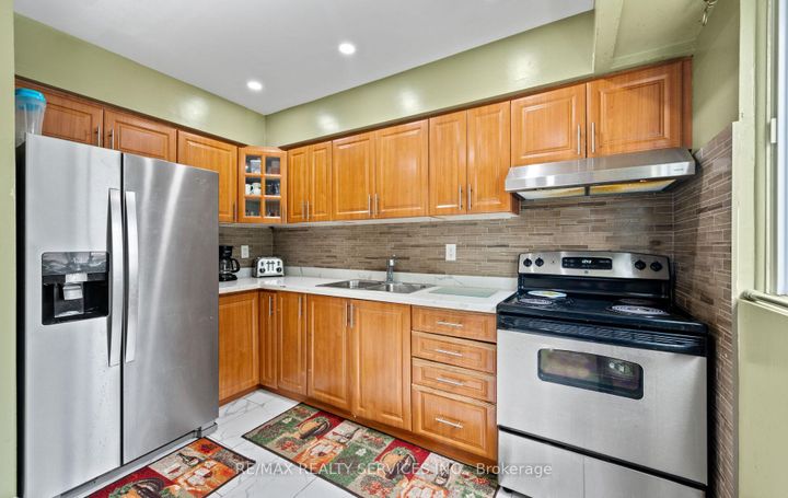 Photo 18 at 124 - 124 Baronwood Court, Brampton North, Brampton