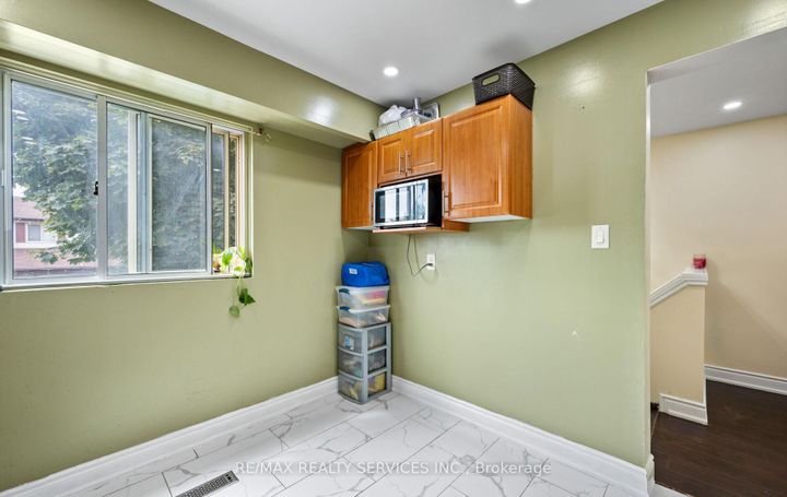 Photo 19 at 124 - 124 Baronwood Court, Brampton North, Brampton