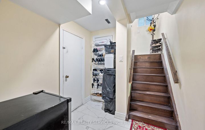 Photo 29 at 124 - 124 Baronwood Court, Brampton North, Brampton