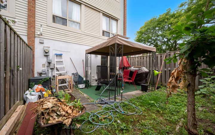 Photo 34 at 124 - 124 Baronwood Court, Brampton North, Brampton