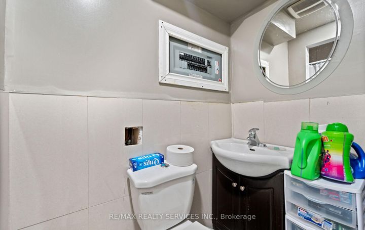 Photo 38 at 124 - 124 Baronwood Court, Brampton North, Brampton