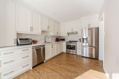 Photo 9 at 17 Villandry Crescent, Maple, Vaughan