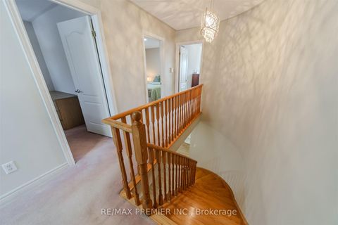 Photo 14 at 17 Villandry Crescent, Maple, Vaughan