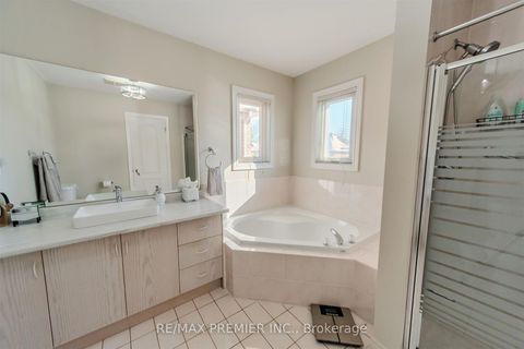 Photo 18 at 17 Villandry Crescent, Maple, Vaughan