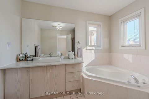 Photo 19 at 17 Villandry Crescent, Maple, Vaughan