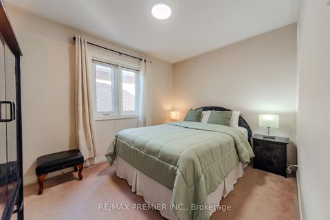 Photo 21 at 17 Villandry Crescent, Maple, Vaughan