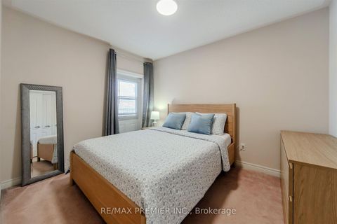 Photo 22 at 17 Villandry Crescent, Maple, Vaughan