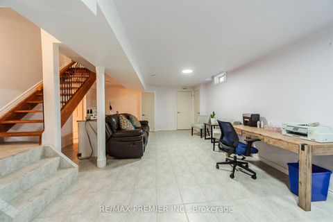 Photo 26 at 17 Villandry Crescent, Maple, Vaughan