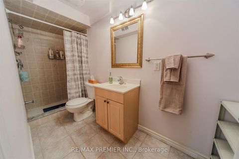 Photo 30 at 17 Villandry Crescent, Maple, Vaughan