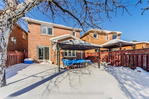 Photo 32 at 17 Villandry Crescent, Maple, Vaughan