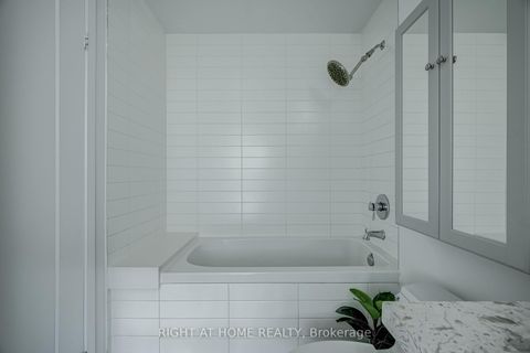 Photo 16 at 409 - 569 King Street E, Moss Park, Toronto