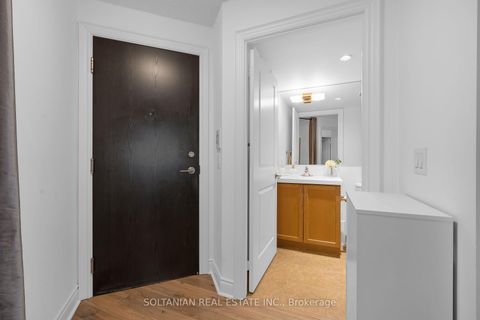 Photo 2 at 2029 - 500 Doris Avenue, Willowdale East, Toronto